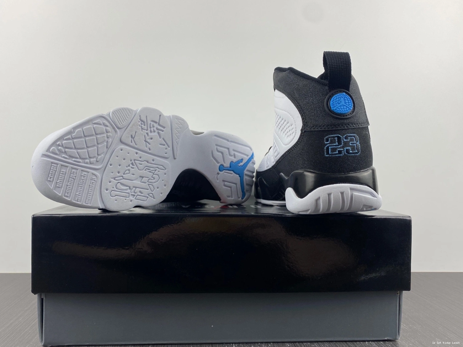 University Jordan - Retro CT8019-140 9 Blue 0404